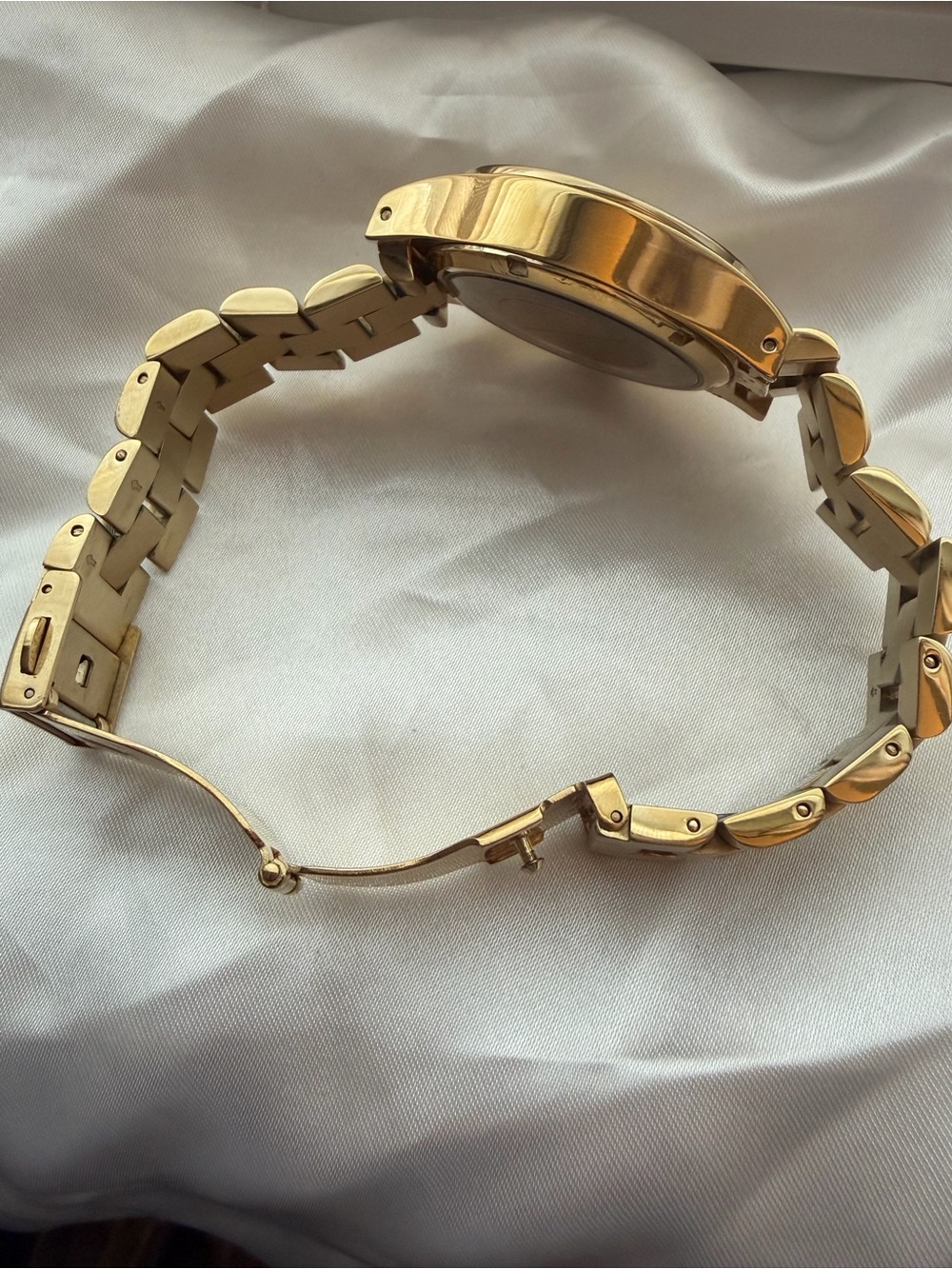 Marc Jacobs Gold and Black Women's Logo Bracelet Watch - Picture 7 of 7